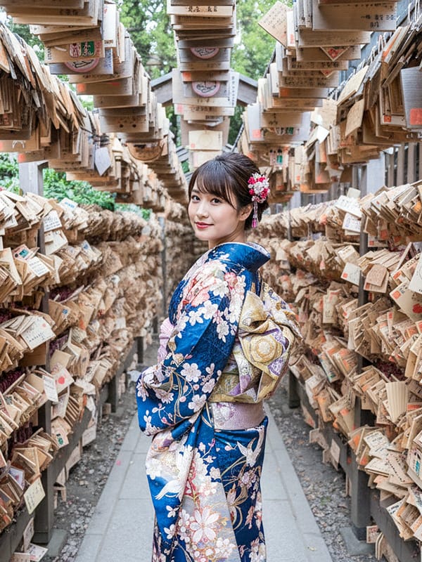 Kawagoe-Hikawa-Shrine-Beautiful_young_lady_kimono-600 Kawagoe Hikawa Shrine Walking Tour